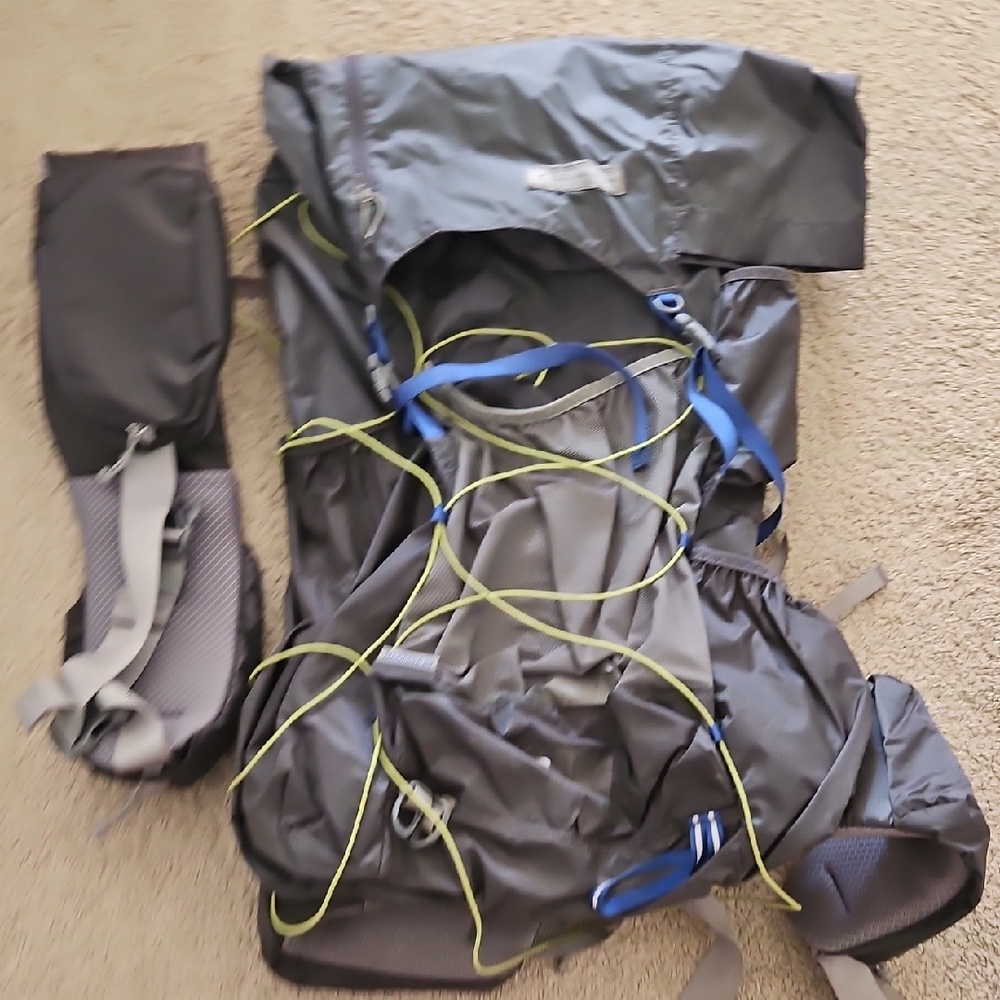 Gossamer Gear Mariposa 60 (Old Version), Used, Comes w/ large and medium hipbelt